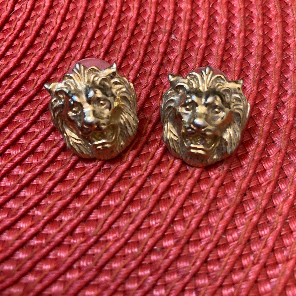 Bundle 5, get 20% off - Vintage Gold-Tone Small Lion Head Earrings